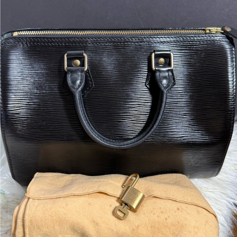 Louis Vuitton Speedy 25 Black Epi Leather Handbag w/ Dusbag